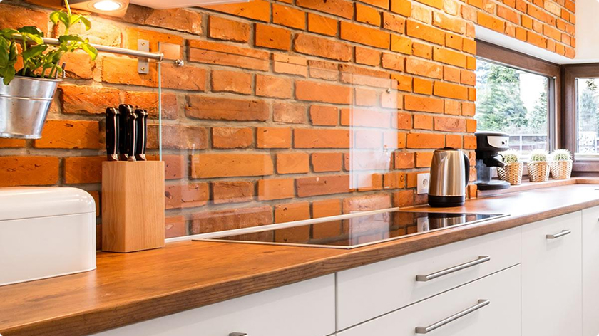 Clear glass splashbacks